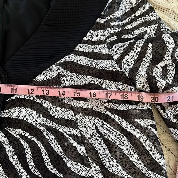 Chic Zebra Patterned Jacket - Picture 11 of 16